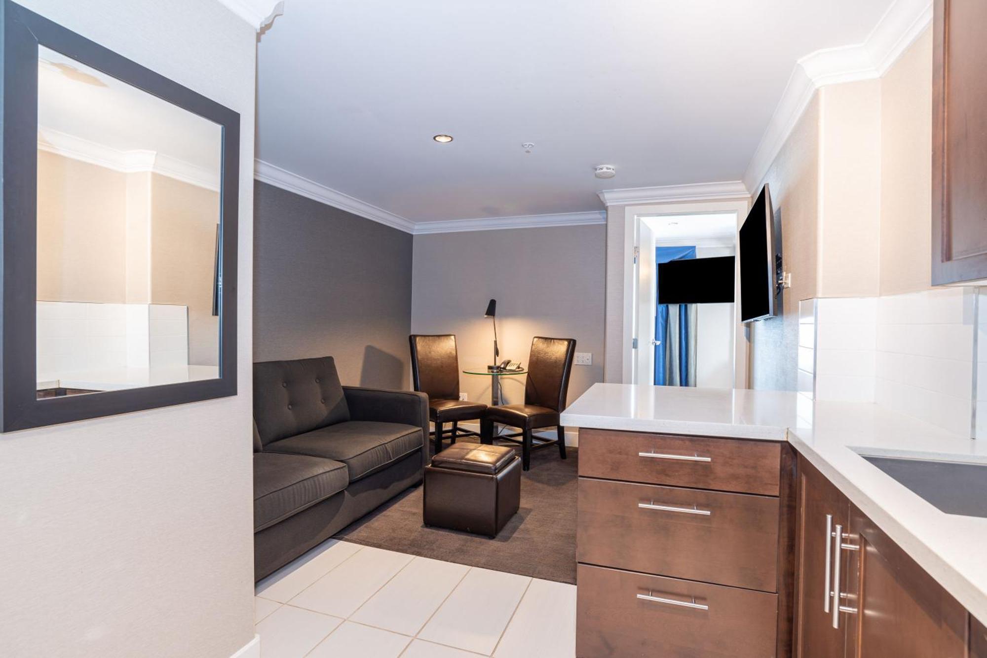 Sandman Signature Edmonton South Hotel Bagian luar foto