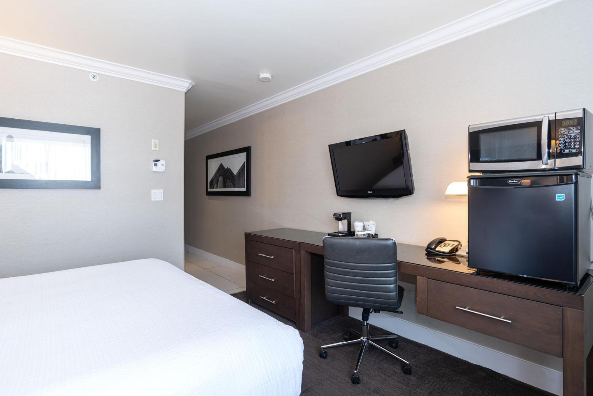 Sandman Signature Edmonton South Hotel Bagian luar foto