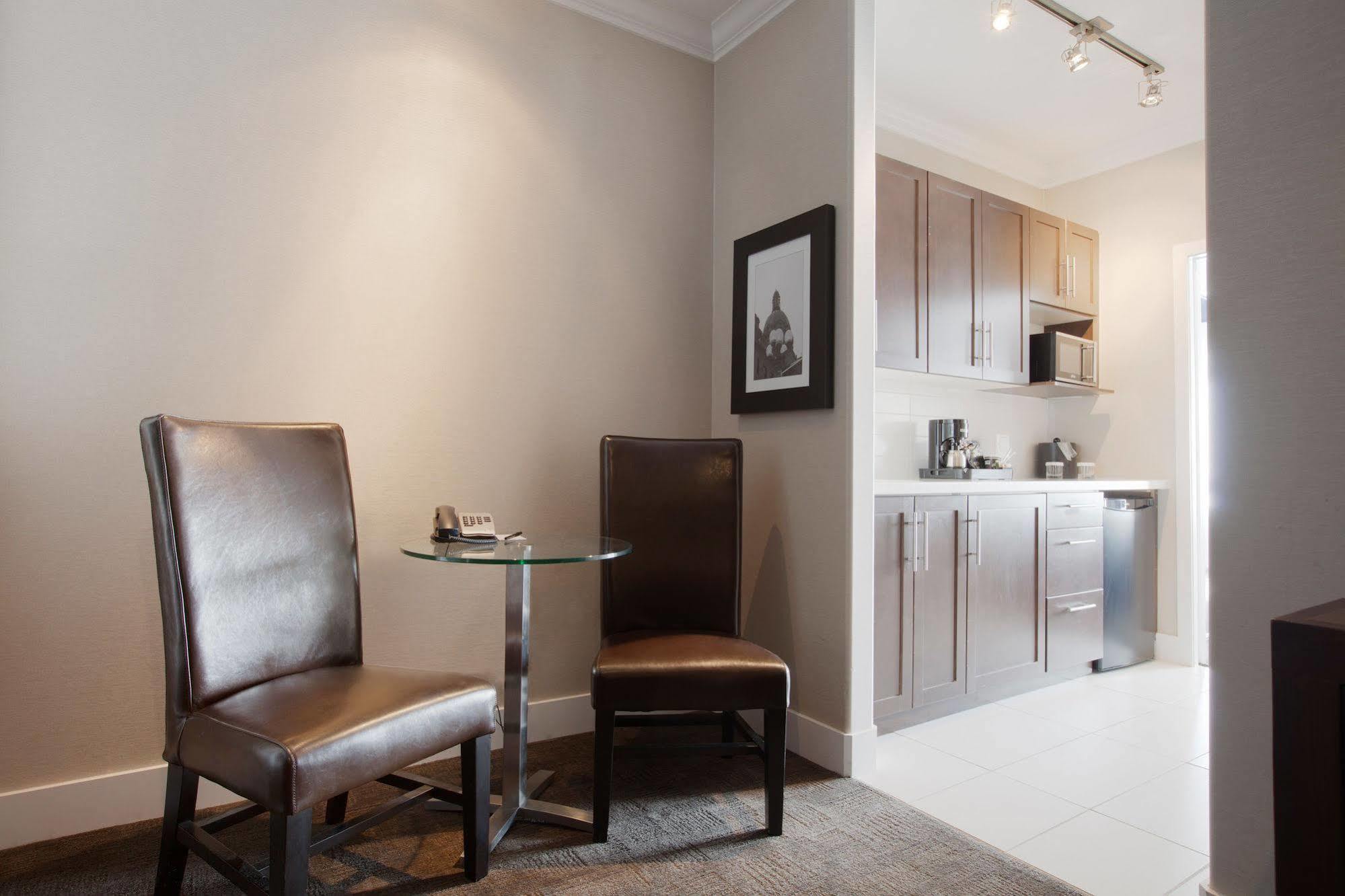 Sandman Signature Edmonton South Hotel Bagian luar foto