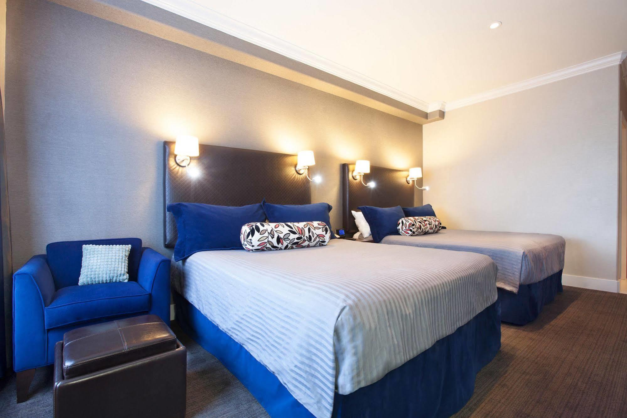 Sandman Signature Edmonton South Hotel Bagian luar foto